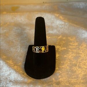 Elegant Gold and Black Women's Ring